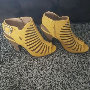 Peep toe chunky heel sandle size 8